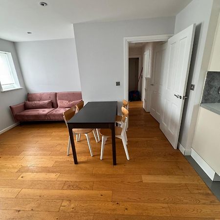 2-Bedroom Flat Walking Distance To Excel London - Perfect Location! Esterno foto