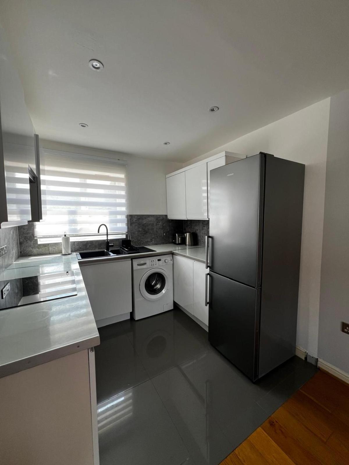 2-Bedroom Flat Walking Distance To Excel London - Perfect Location! Esterno foto